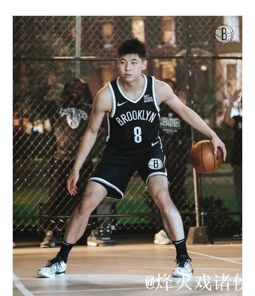 崔永熙新赛季选择8号球衣 官方身高定为1米98 崔永熙新赛季选择8号球衣 官方身高定为1米98